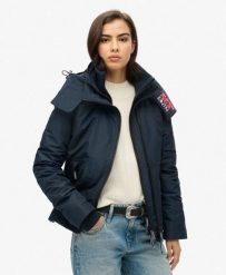 Kurtka przeciwwiatrowa z kapturem na góry. Niebieskie kurtki Superdry, xs, bez wzorów, z bawełny, z kapturem. Za 505.20 zł.