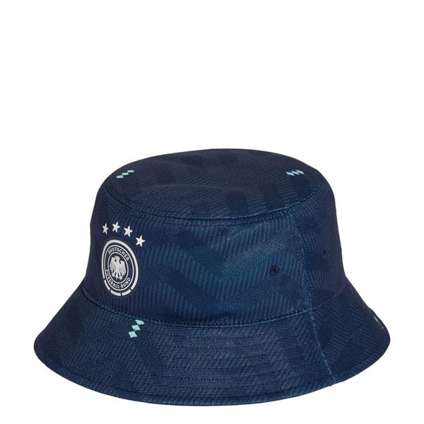 Kapelusz typu bucket Niemcy 26. Białe kapelusze adidas, bez wzorów, z dzianiny, sportowe. Za 119.00 zł.