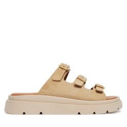 Klapki Tamaris. Brązowe klapki Tamaris, bez wzorów, bez obcasa, bez zapięcia. Za 369.99 zł.