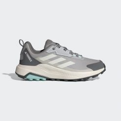 Buty Terrex Anylander Hiking. Białe buty trekkingowe adidas, z materiału, bez zapięcia. Za 329.00 zł.