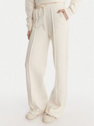 Guess Spodnie dresowe V6RB17 K9V31 Écru Regular Fit. Spodnie dresowe Guess, z aplikacjami, z bawełny. Za 349.99 zł.