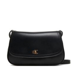 Torebka Calvin Klein. Czarne listonoszki Calvin Klein, bez wzorów, bez dodatków. Za 409.99 zł.