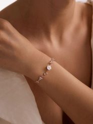 Lodie Silver Srebrna bransoletka z elementami ozdobnymi rozmiar: onesize. Szare bransoletki Lodie Silver, z cyrkonią, srebrne. Za 173.99 zł.