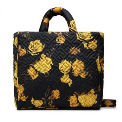 Torebka Tommy Hilfiger. Czarne torebki klasyczne Tommy Hilfiger, bez wzorów, klasyczne, bez dodatków. Za 539.99 zł.