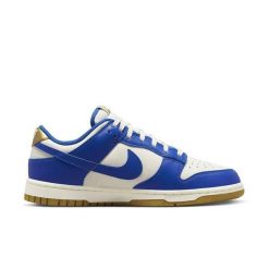 Buty Nike Dunk Low Kansas City Royals Biało/Niebiesko/Złote. Białe buty treningowe Nike, bez wzorów, z materiału, bez zapięcia, na jogę i pilates. Za 577.90 zł.