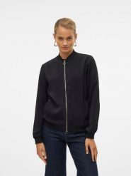 Vero Moda Kurtka w kolorze czarnym rozmiar: M. Czarne kurtki Vero Moda, m, bez wzorów, z materiału, bez kaptura. Za 134.95 zł.