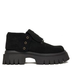Trapery Steve Madden. Czarne traperki Steve Madden, bez wzorów, bez obcasa, bez zapięcia. Za 499.99 zł.