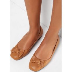 Brązowe Balerinki Timione. Brązowe baleriny Born2be, bez wzorów, eleganckie, bez obcasa, na płaskiej podeszwie, bez zapięcia. W wyprzedaży za 62.99 zł.