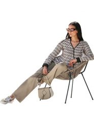 Heine Bluzka w kolorze beżowym rozmiar: 38. Brązowe bluzki Heine, bez wzorów, z wiskozy, bez kołnierzyka, bez ramiączek. Za 43.99 zł.