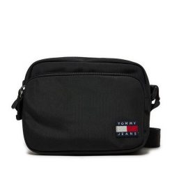 Torebka Tommy Jeans. Czerwone listonoszki Tommy Jeans, bez wzorów, z jeansu, klasyczne, bez dodatków. Za 529.99 zł.