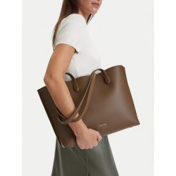 Torebka GINO ROSSI. Brązowe torebki klasyczne Gino Rossi, bez wzorów, bez dodatków. Za 299.99 zł.