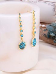 L'Atelier de Gaia Pozłacane kolczyki z turkusami rozmiar: onesize. Żółte kolczyki L'Atelier de Gaia, z turkusem, pozłacane. Za 109.26 zł.