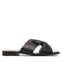 Klapki Caprice. Czarne klapki Caprice, bez wzorów, bez obcasa, bez zapięcia. Za 269.99 zł.