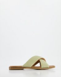 KLAPKI DAMSKIE 2571 Y087 OLIVE. Zielone klapki Venezia, bez wzorów, ze skóry, bez obcasa, bez zapięcia. Za 129.00 zł.