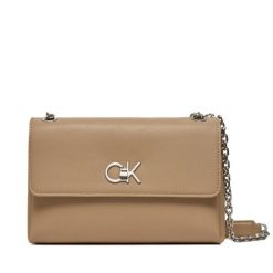 Torebka Calvin Klein. Brązowe torebki klasyczne Calvin Klein, bez wzorów, klasyczne, bez dodatków. Za 339.99 zł.