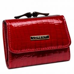 Mały portfel damski z lakierowanej skóry naturalnej w czerwonym kolorze - Lorenti. Czerwone portfele LORENTI, bez wzorów, z lakierowanej skóry. Za 49.99 zł.