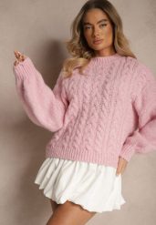 Różowy Sweter z Wełną o Eleganckim Warkoczowym Splotem Makkaria. Czerwone swetry Renee, na jesień, z aplikacjami, z jeansu, eleganckie, bez ramiączek. W wyprzedaży za 127.99 zł.