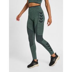 Damskie wysokie legginsy Hummel MT Aly. Zielone legginsy Hummel, bez wzorów, z dzianiny, klasyczne. Za 189.70 zł.
