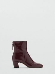 Mango Botki Claire 77067930 Bordowy. Czerwone botki Mango, bez wzorów, ze skóry, bez obcasa, na słupku, bez zapięcia. Za 199.99 zł.