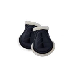 Buty typu fetlock z podszewką z imitacji futra Horze Caliber. Czarne buty treningowe HORZE, bez wzorów, z tworzywa sztucznego, bez zapięcia, na fitness i siłownię. Za 158.50 zł.