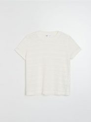 Swetrowa bluzka z ażurowym wzorem i domieszką lnu - kremowy. Białe bluzki Sinsay, l, w ażurowe wzory, bez kołnierzyka, bez ramiączek. Za 39.99 zł.