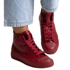 Czerwone wysokie trampki ażurowe Madala. Czerwone trampki w ażurowe wzory, z materiału, bez zapięcia. Za 70.80 zł.