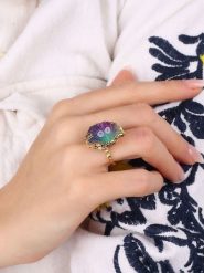 L'Atelier de Gaia Pozłacany pierścionek z kwarcem rozmiar: onesize. Niebieskie pierścionki L'Atelier de Gaia, z kwarcem, pozłacane. Za 30.99 zł.