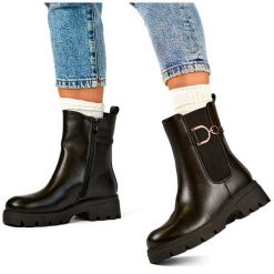 Czarne workery damskie zimowe buty na grubej podeszwe botki czarne na zamek. Czarne botki bez wzorów, bez obcasa, bez zapięcia. Za 184.78 zł.