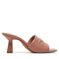 Klapki DKNY. Czerwone klapki DKNY, bez wzorów, bez obcasa, bez zapięcia. Za 699.99 zł.