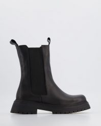CZARNE BOTKI 269692 LEA BLACK. Czarne botki Venezia, bez wzorów, ze skóry, bez obcasa, bez zapięcia. Za 279.00 zł.