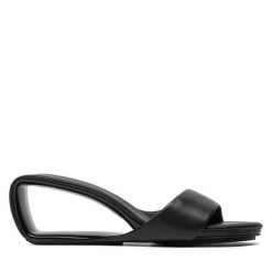 Klapki United Nude. Czarne klapki United Nude, bez wzorów, bez obcasa, bez zapięcia. Za 739.99 zł.