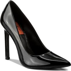Szpilki CALVIN KLEIN JEANS - Paige R8712 Black. Szpilki marki Calvin Klein Jeans. W wyprzedaży za 399.00 zł.