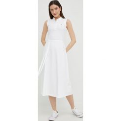 Tommy Hilfiger sukienka kolor biały midi prosta. Białe sukienki Tommy Hilfiger, na co dzień, l, bez wzorów, z bawełny, bez kołnierzyka, bez ramiączek, midi, proste. Za 549.99 zł.