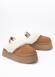 Kapcie damskie brązowe UGG W FUNKETTE. Brązowe kapcie UGG, bez wzorów, ze skóry. Za 529.99 zł.