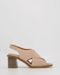 BEŻOWE SANDAŁY NA OBCASIE 00301451S BEIGE. Brązowe sandały Venezia, bez wzorów, ze skóry, bez obcasa, na obcasie, bez zapięcia. Za 279.00 zł.