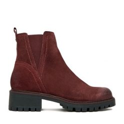 Botki Lasocki. Czerwone botki Lasocki, bez wzorów, bez obcasa, na płaskiej podeszwie, bez zapięcia. Za 249.99 zł.