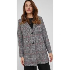 Answear Lab płaszcz damski kolor czerwony przejściowy. Czerwone płaszcze Answear Lab, l, bez wzorów, bez kaptura. W wyprzedaży za 189.99 zł.