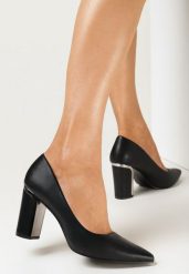 Czarne Czółenka na Słupku z Metaliczną Wstawką i Wkładką ze Skóry Naturalnej Itunza. Czarne czółenka Born2be, bez wzorów, ze skóry, eleganckie, bez obcasa, na słupku, bez zapięcia. Za 129.99 zł.