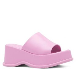Klapki Jenny Fairy. Czerwone klapki Jenny Fairy, bez wzorów, bez obcasa, bez zapięcia. Za 139.99 zł.
