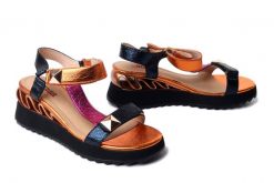 Artiker Relaks 58C1371 orange, sandały damskie. Pomarańczowe sandały Artiker Relaks, bez wzorów, ze skóry, bez obcasa, na koturnie, bez zapięcia. Za 294.90 zł.