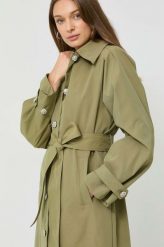 Custommade płaszcz damski kolor zielony przejściowy. Zielone płaszcze Custommade, bez wzorów, bez kaptura. Za 1,519.90 zł.
