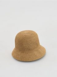 Pleciony kapelusz bucket - kremowy. Białe kapelusze Reserved, bez wzorów. Za 79.99 zł.