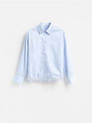 Koszula z koronką - jasnoniebieski. Niebieskie koszule Reserved, l, bez wzorów, z bawełny, bez kołnierzyka, bez ramiączek. Za 139.99 zł.