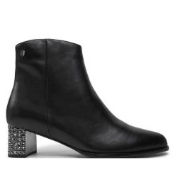 Botki GOE. Czarne botki GOE, bez wzorów, bez obcasa, na słupku, bez zapięcia. Za 509.99 zł.
