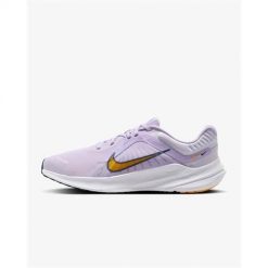 Buty do biegania damskie Nike Quest 5. Fioletowe buty do biegania Nike, bez wzorów, z gumy, bez zapięcia, do biegania. Za 359.00 zł.