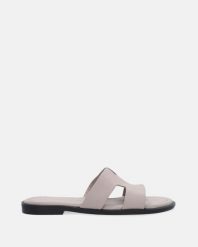 KLAPKI DAMSKIE W KOLORZE SZARYM 1362034 SIL GREY. Szare klapki Venezia, bez wzorów, ze skóry, bez obcasa, bez zapięcia. Za 239.00 zł.