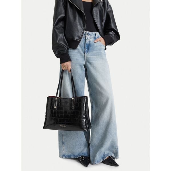 Torebka Nine West. Czarne torebki klasyczne Nine West, bez wzorów, klasyczne, bez dodatków. Za 329.99 zł.