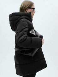 Mango Kurtka puchowa Tokyo 77097640 Czarny Regular Fit. Czarne kurtki Mango, xs, bez wzorów, z puchu, bez kaptura. Za 349.99 zł.