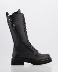 SZNUROWANE BOTKI W ROCKOWYM STYLU F129 VIT NERO. Botki Venezia, bez wzorów, ze skóry, bez obcasa, bez zapięcia. Za 679.00 zł.