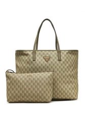 Guess Torebka HWJT93 44290 Zielony. Zielone torebki klasyczne Guess, z aplikacjami, ze skóry, bez dodatków. Za 409.99 zł.